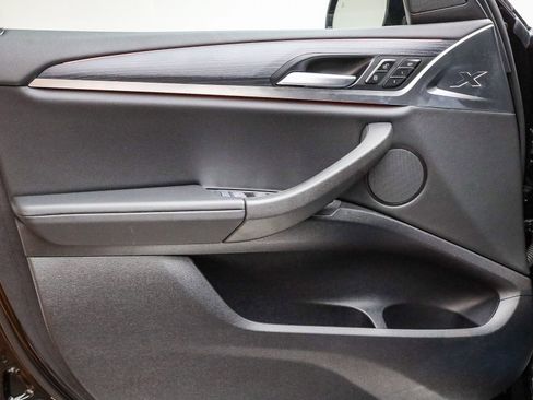 Used 2025 BMW X4 xDrive30i w/ Premium Package image 21