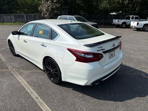 Used 2018 Nissan Altima 2.5 SR w/ SR Midnight Edition FWD image 6