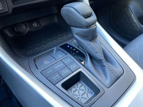 Used 2025 Toyota RAV4 XLE image 43