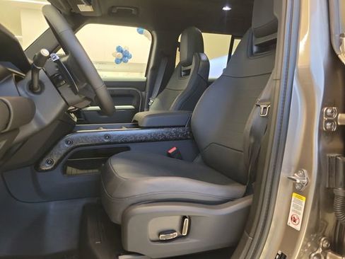 New 2026 Land Rover Defender 110 AWD/4WD image 19