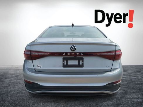 Used 2025 Volkswagen Jetta SE FWD image 4