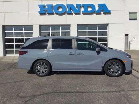 New 2026 Honda Odyssey Touring image 2
