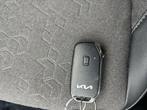 Used 2025 Kia Seltos S image 24