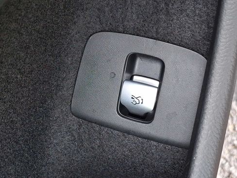 Used 2024 Mercedes-Benz E 350 4MATIC Sedan image 23