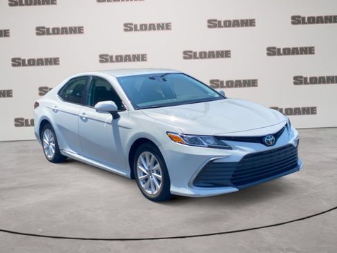 Used 2024 Toyota Camry LE FWD image 2