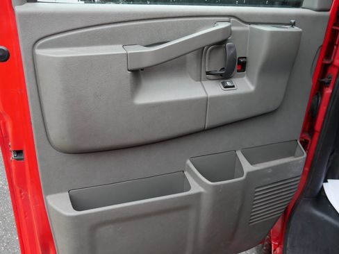 Used 2017 GMC Savana 2500 image 24