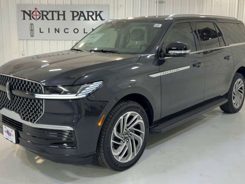 New 2026 Lincoln Navigator L Premier AWD/4WD image 5