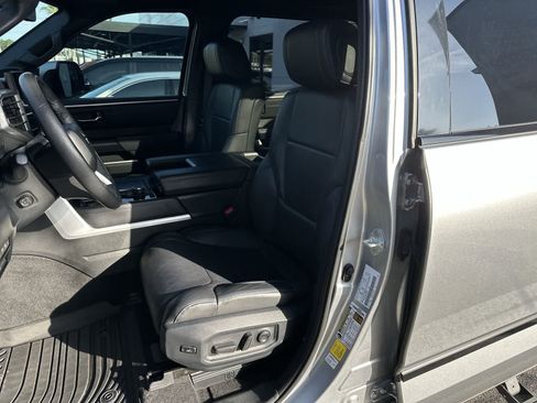 Used 2022 Toyota Tundra Platinum RWD image 3