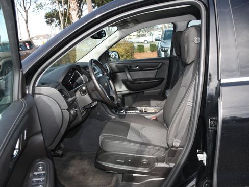 Used 2017 Chevrolet Traverse LT image 7