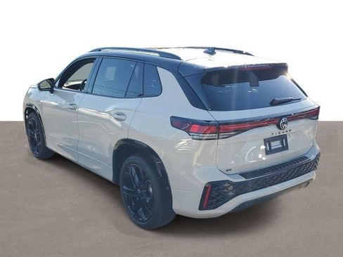 New 2026 Volkswagen Tiguan SE R-Line image 3