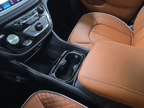 New 2026 Chrysler Pacifica Pinnacle image 25