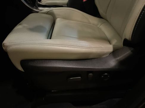 Used 2022 Subaru Ascent Limited w/ Technology Package image 12