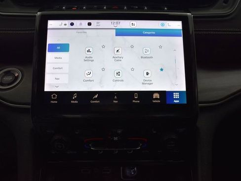 Used 2023 Jeep Grand Cherokee Limited w/ Black Appearance Package image 25