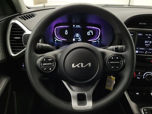 Used 2025 Kia Soul LX FWD image 22