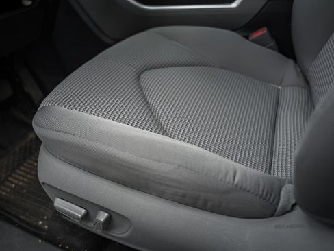 Used 2023 Toyota Highlander LE FWD image 35