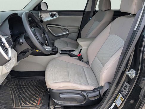 Used 2022 Kia Soul LX w/ Technology Package image 9