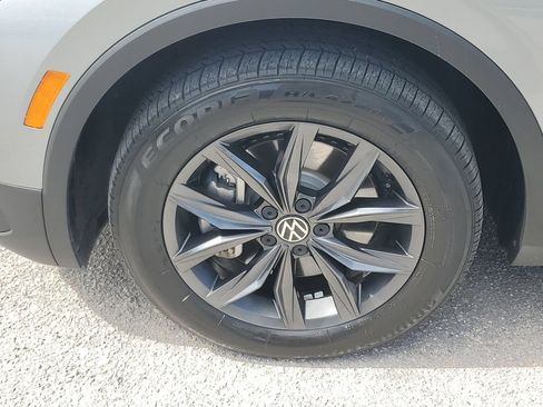 Certified 2023 Volkswagen Tiguan SE w/ Panoramic Sunroof Package AWD/4WD image 13