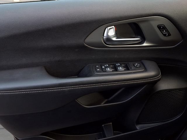 Used 2025 Chrysler Pacifica Select FWD image 13