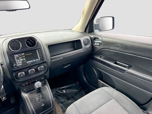Used 2015 Jeep Patriot Latitude w/ Sun/Sound Group AWD/4WD image 21