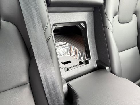 Used 2024 Volvo XC60 B5 Core image 42