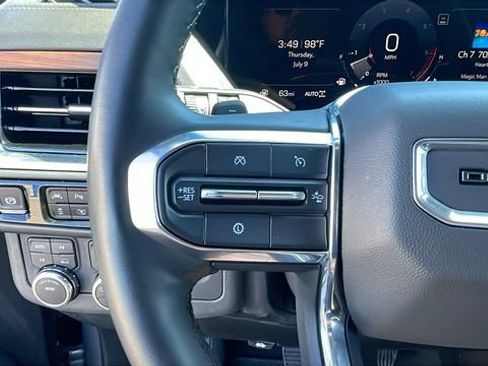 Used 2025 GMC Yukon XL Denali AWD/4WD image 25