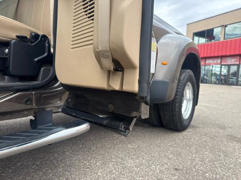 Used 2016 Ford F350 Lariat w/ Lariat Interior Package image 24