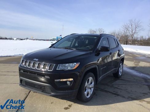 Used 2018 Jeep Compass Latitude w/ Cold Weather Group image 9