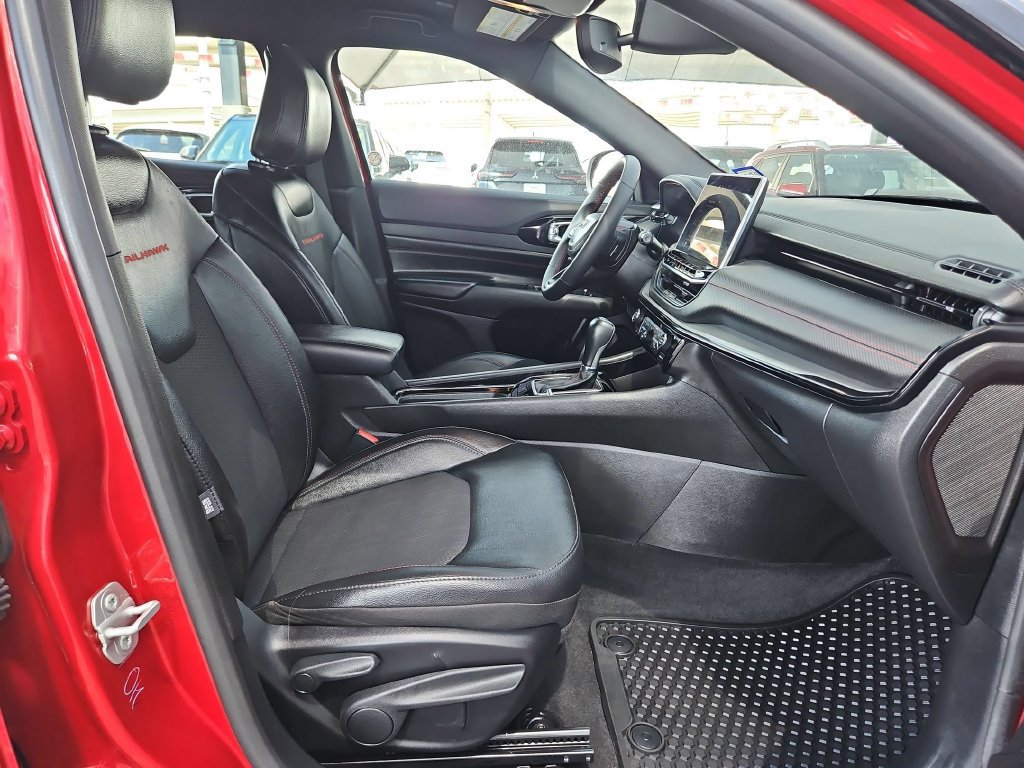 Used 2025 Jeep Compass Trailhawk AWD/4WD image 29
