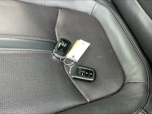 Certified 2025 Honda Pilot Black Edition image 14