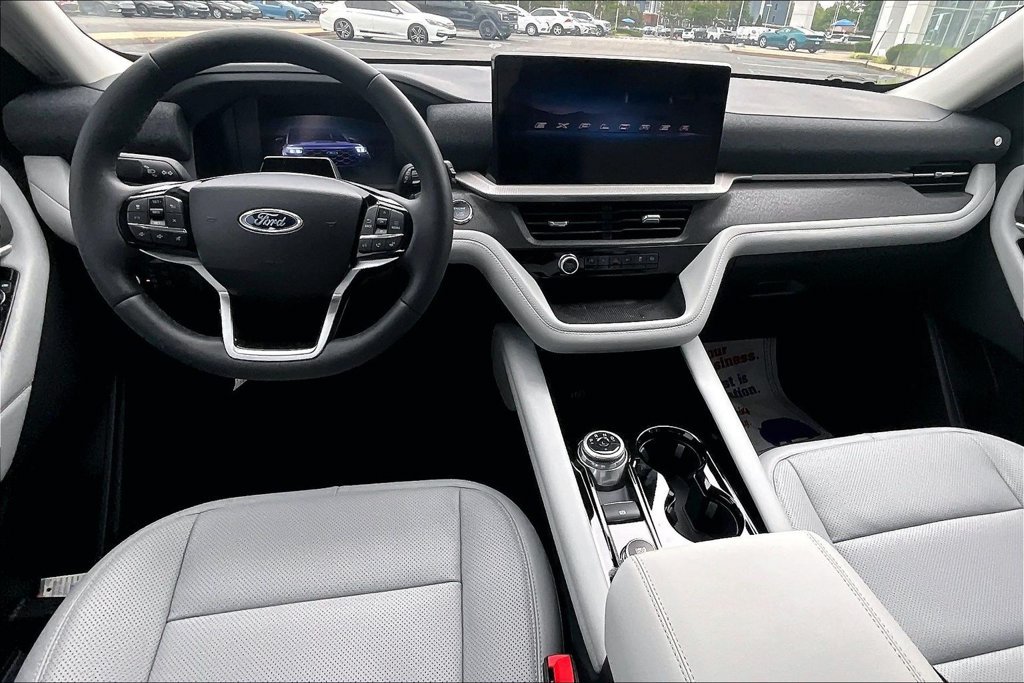 New 2026 Ford Explorer Platinum w/ LUX Leather Package AWD/4WD image 5