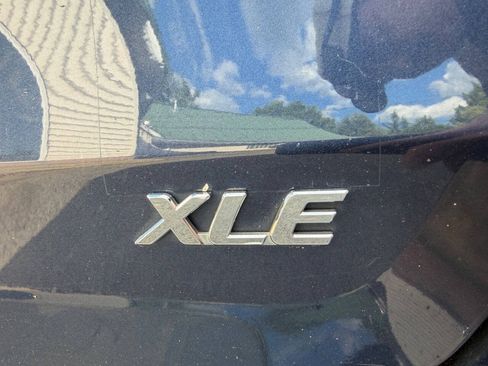 Used 2018 Toyota Sienna XLE w/ XLE Navigation Package FWD image 9
