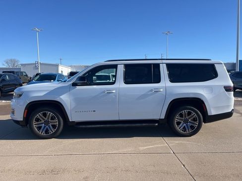 Used 2024 Jeep Wagoneer L Series II w/ Flexible Seating Group image 6