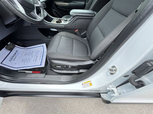 Used 2023 GMC Acadia SLE w/ Driver Convenience Package image 12