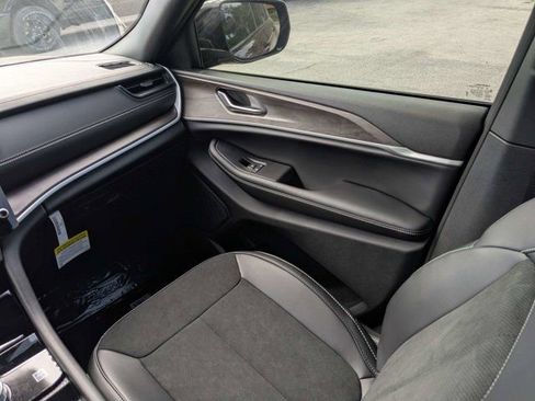 New 2026 Jeep Grand Cherokee Altitude RWD image 18