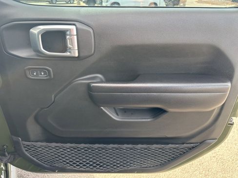 Used 2021 Jeep Gladiator Rubicon w/ Cold Weather Group image 31