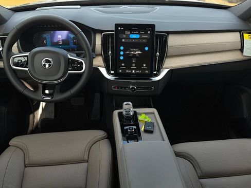 New 2026 Volvo XC90 T8 Ultra w/ Protection Package Premier AWD/4WD image 12