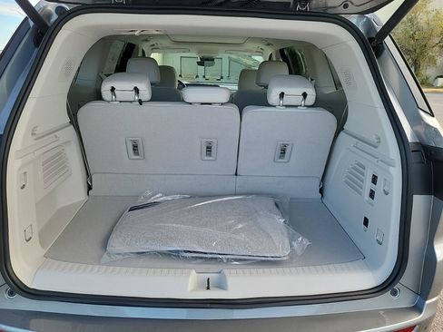 New 2026 Buick Enclave Avenir w/ Super Cruise Package FWD image 7