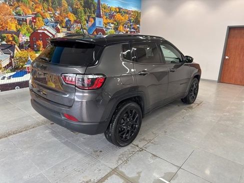 Used 2022 Jeep Compass Altitude w/ Sun and Sound Group image 6