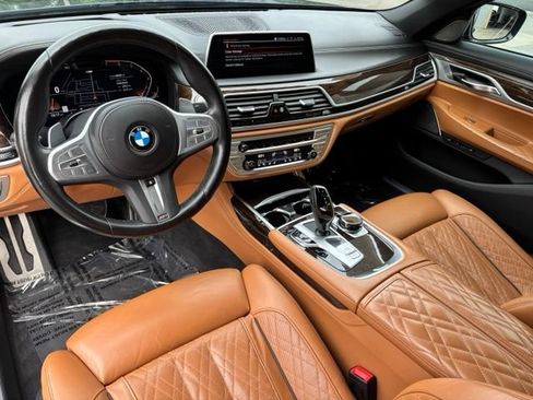 Certified 2022 BMW 750i xDrive w/ Luxury Rear Seating Package AWD/4WD image 18