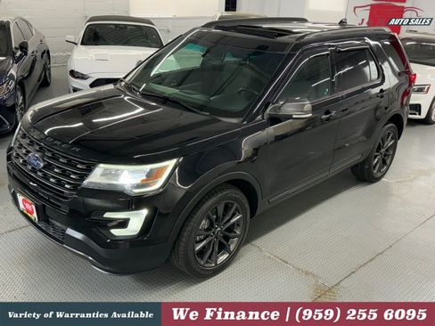 Used 2017 Ford Explorer XLT w/ Equipment Group 202A AWD/4WD image 14