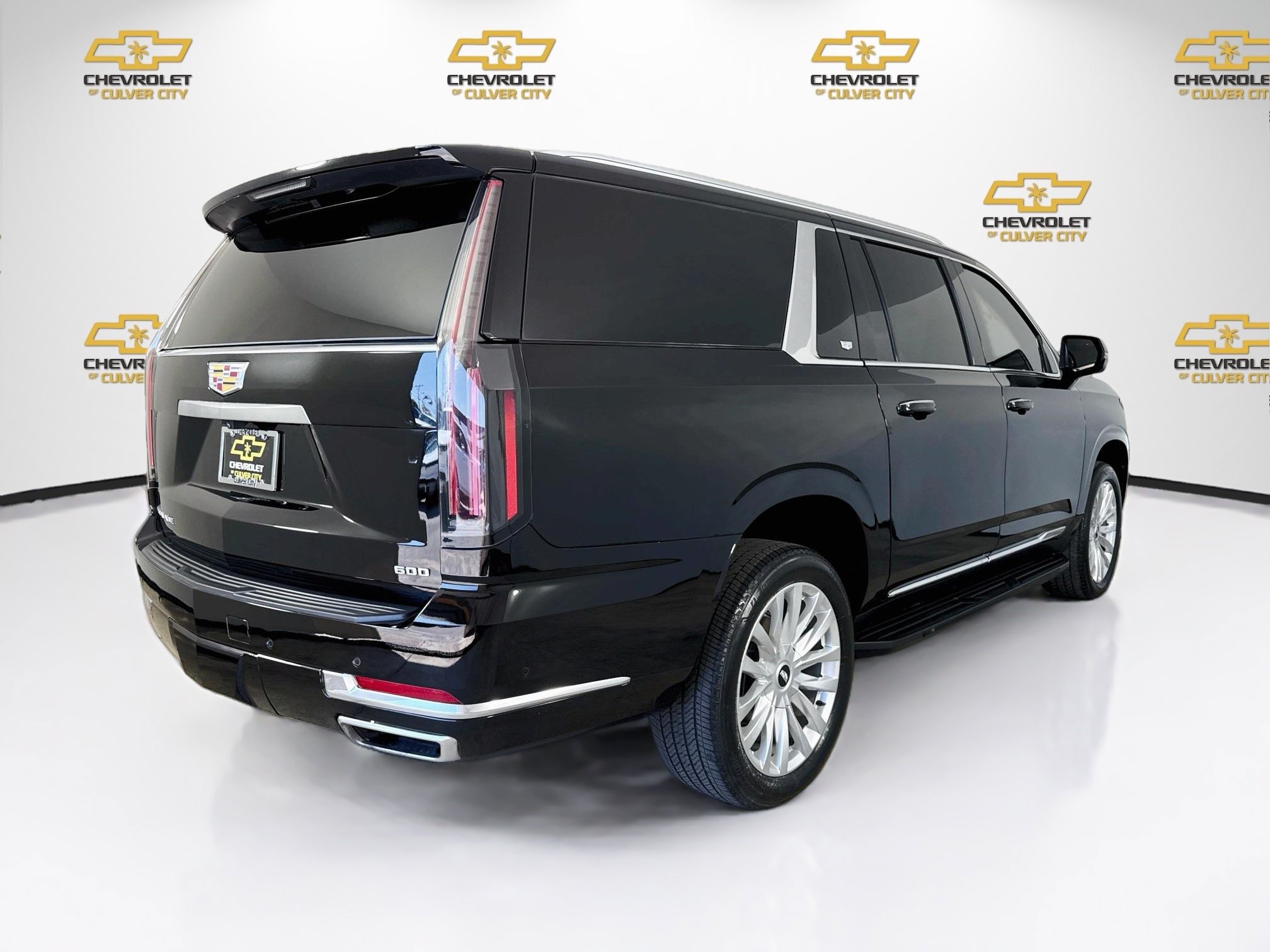 Used 2025 Cadillac Escalade ESV Luxury RWD image 8