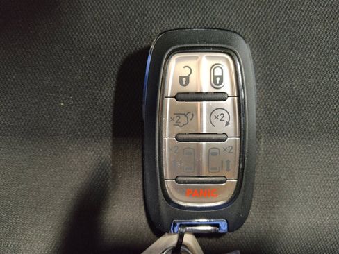 Used 2022 Chrysler Voyager LX image 32