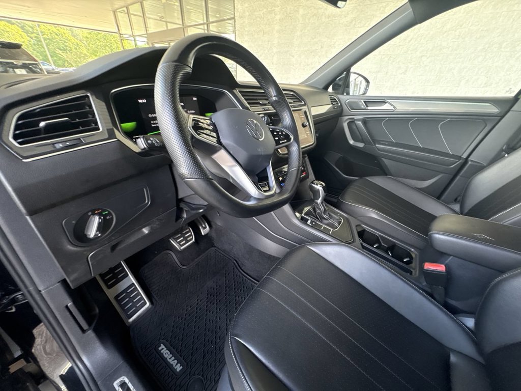 Used 2022 Volkswagen Tiguan SE R-Line FWD image 10