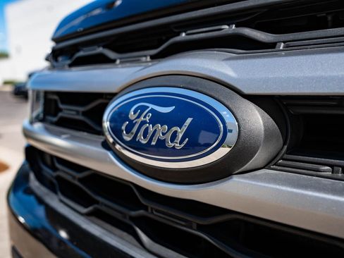 Used 2022 Ford Expedition XLT AWD/4WD image 3