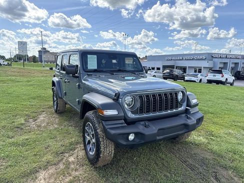 Used 2025 Jeep Wrangler Unlimited Sport AWD/4WD image 15