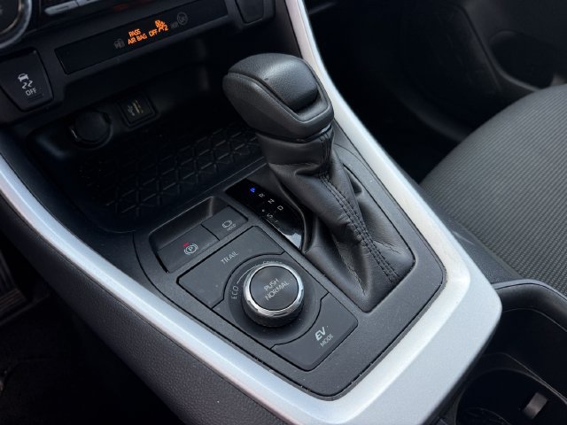 Certified 2025 Toyota RAV4 LE AWD/4WD image 21