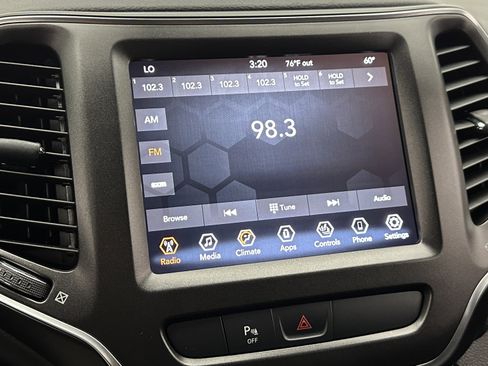 Used 2019 Jeep Cherokee Trailhawk image 15