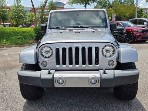 Used 2018 Jeep Wrangler Sahara w/ Connectivity Group AWD/4WD image 2