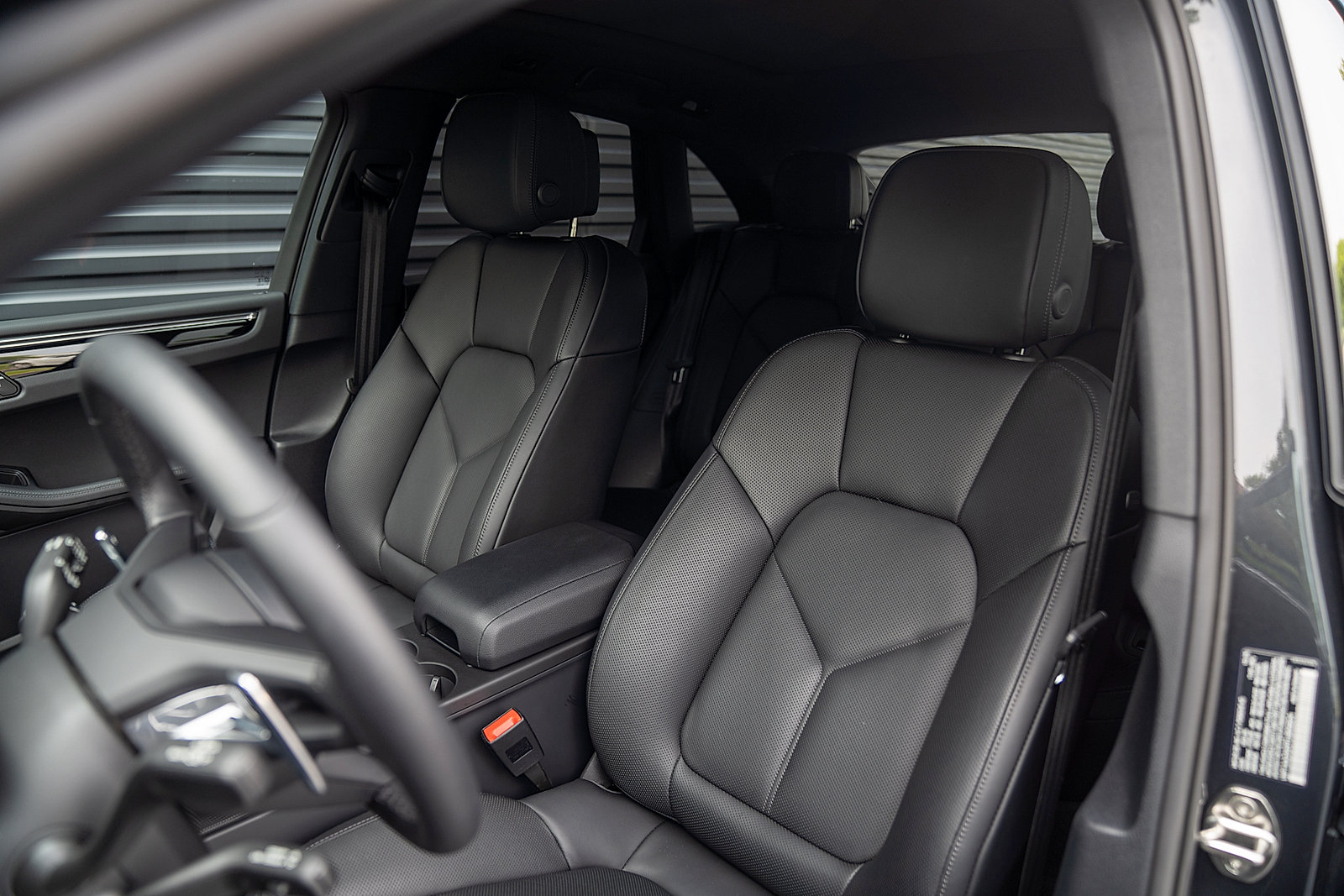 Used 2026 Porsche Macan AWD/4WD image 5