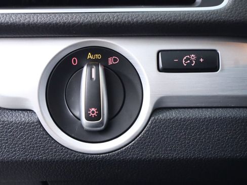 Used 2012 Volkswagen Passat 2.5 SE image 10